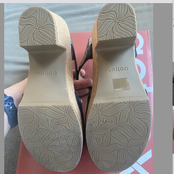 Aetrex Finley Closed Toe Heel - Picture 10 of 12